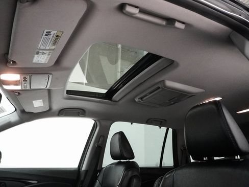 Used 2016 Honda Pilot Touring image 12