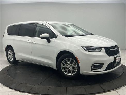 Certified 2023 Chrysler Pacifica Touring-L FWD image 1