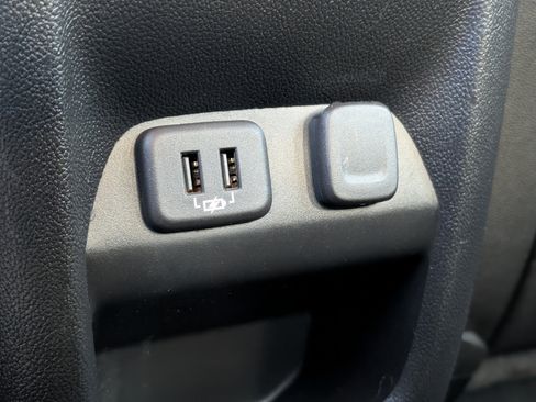 Used 2020 Chevrolet Colorado Z71 image 36