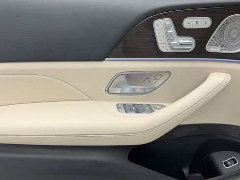 Used 2025 Mercedes-Benz GLS 450 4MATIC w/ AMG Line Exterior image 40