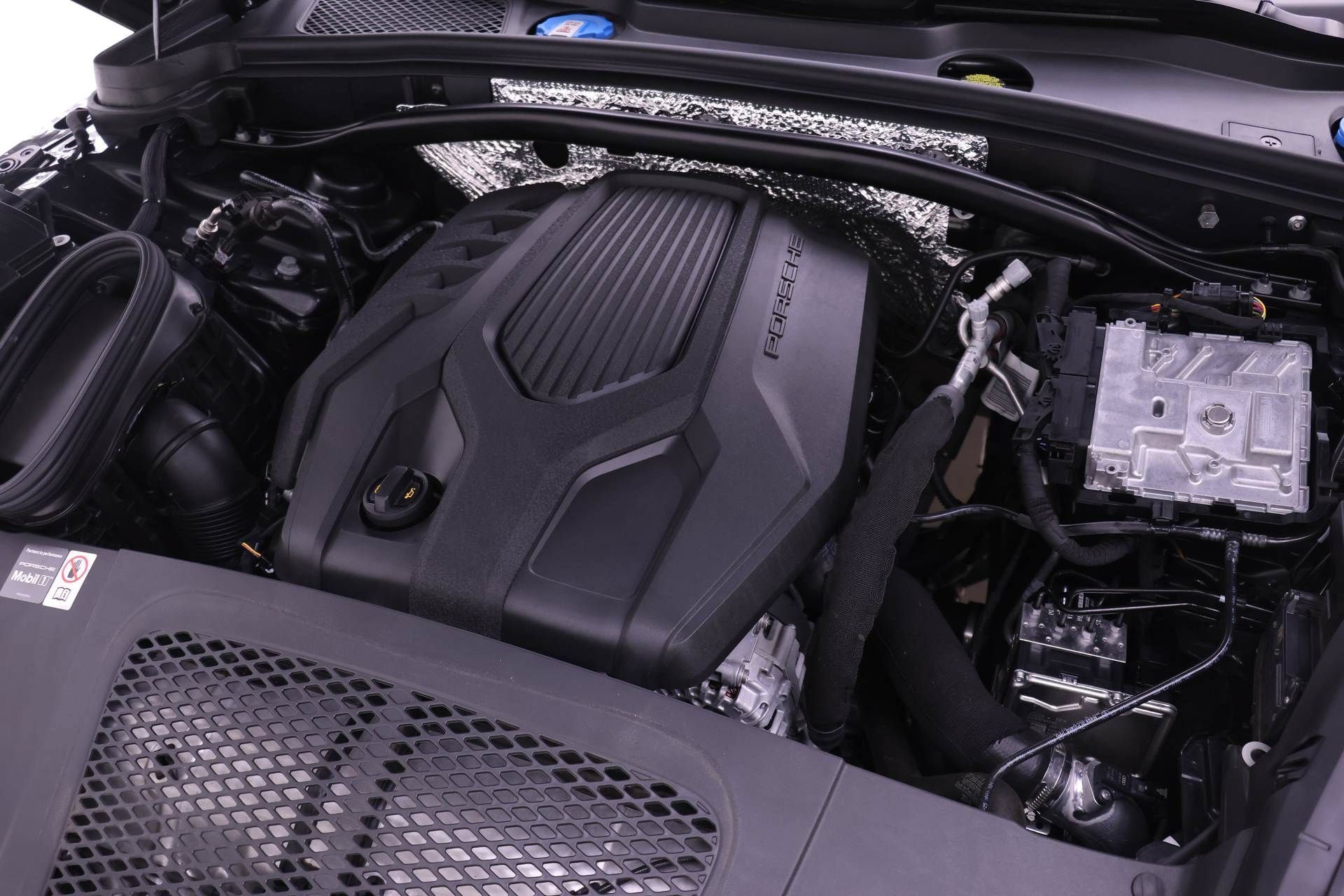 Used 2026 Porsche Macan AWD/4WD image 24