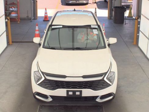 Used 2023 Kia Sportage LX AWD/4WD image 3