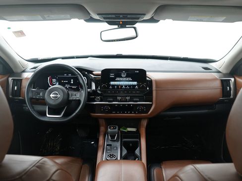 Used 2022 Nissan Pathfinder Platinum w/ Cargo Package image 16