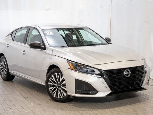 Used 2024 Nissan Altima 2.5 SV image 1