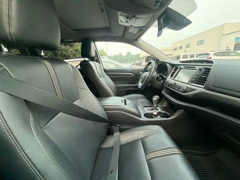 Used 2018 Toyota Highlander SE AWD/4WD image 12