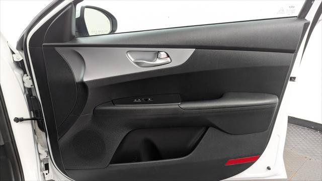 Used 2022 Kia Forte LXS w/ LXS Technology Package FWD image 23