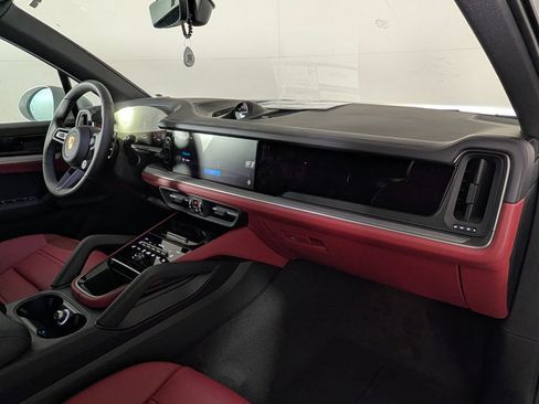 New 2026 Porsche Cayenne S AWD/4WD image 18