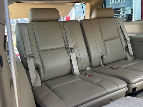 Used 2011 Cadillac Escalade ESV Luxury image 23