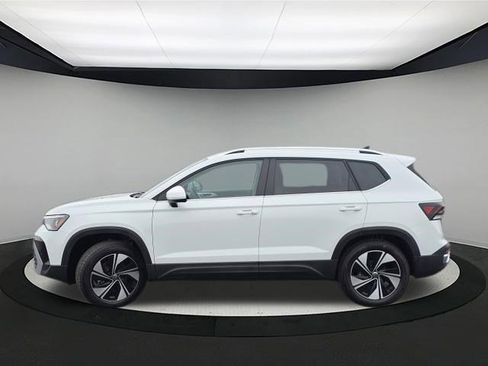 New 2026 Volkswagen Taos SE AWD/4WD image 4