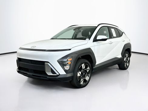 Used 2025 Hyundai Kona SEL AWD/4WD image 3