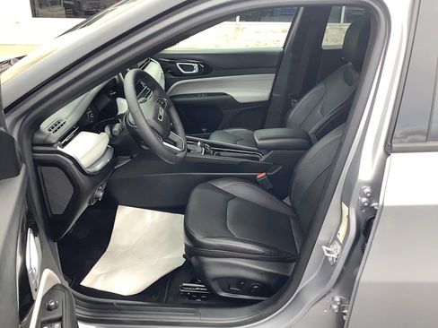 Certified 2023 Jeep Compass Limited image 10