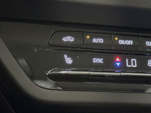 Used 2021 Buick Envision Essence w/ Sport Touring Package AWD/4WD image 19