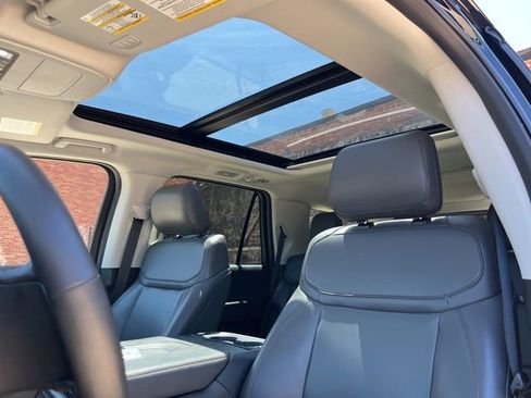 Used 2025 Ford Expedition Active AWD/4WD image 36