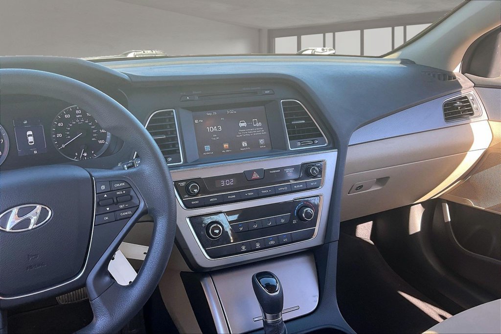 Used 2017 Hyundai Sonata SE FWD image 9