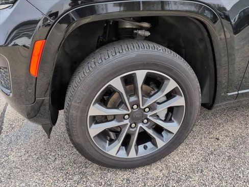 Certified 2024 Jeep Grand Cherokee Overland w/ Luxury Tech Group IV AWD/4WD image 15
