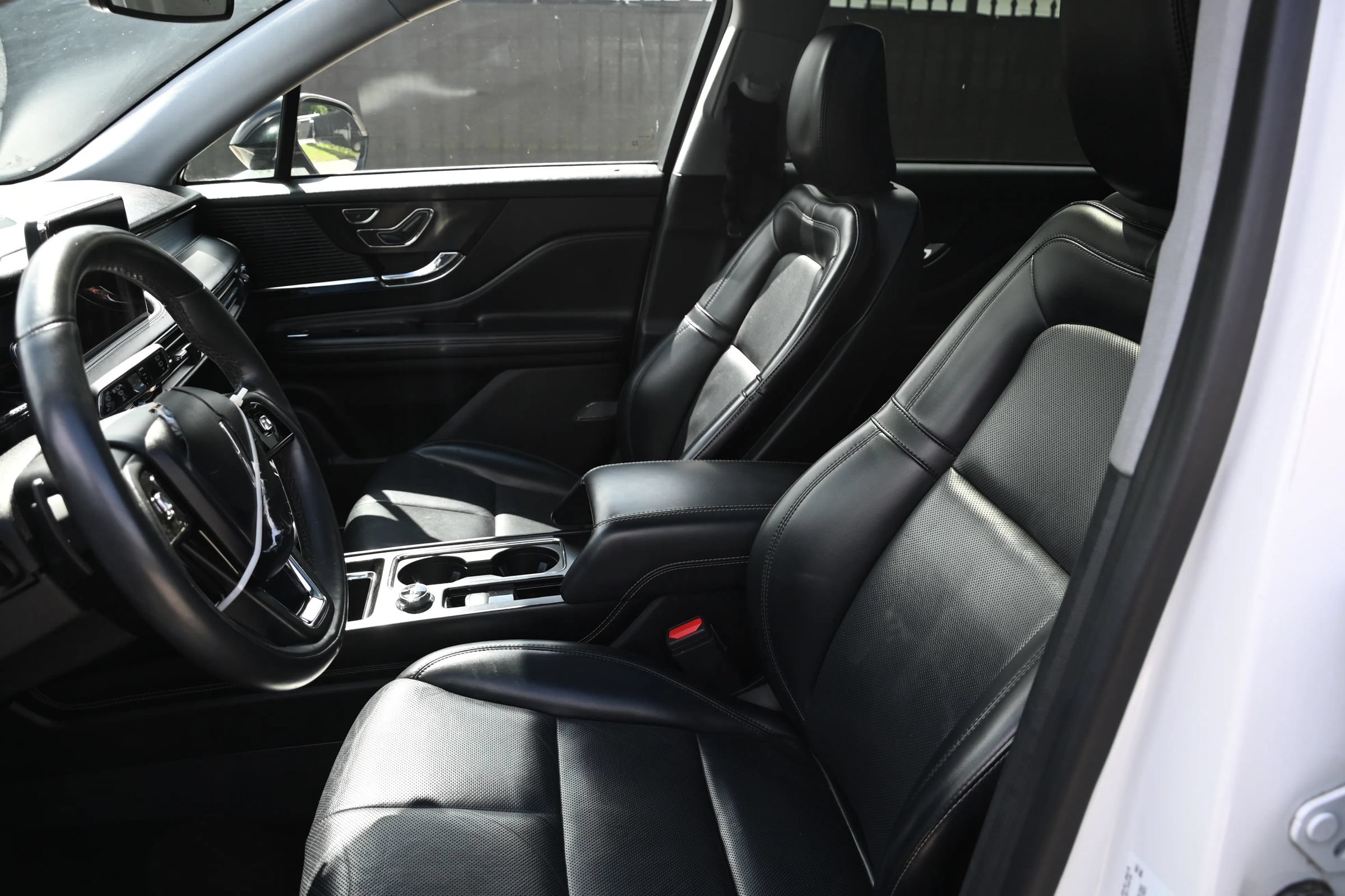 Used 2021 Lincoln Corsair FWD w/ Premium Package image 8