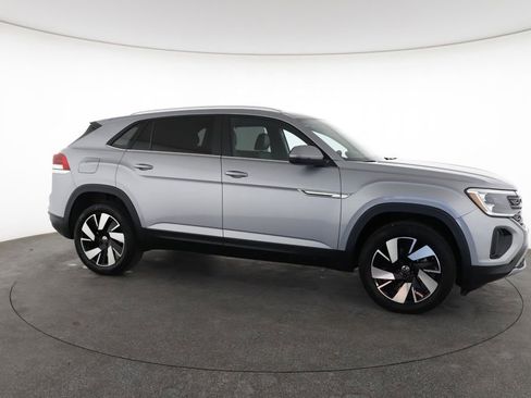 Used 2025 Volkswagen Atlas Cross Sport SE image 15