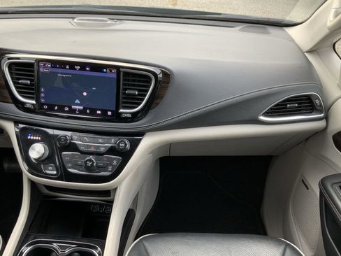 Used 2021 Chrysler Pacifica Limited w/ Premium & Safety Sphere Group image 75