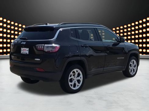 Used 2024 Jeep Compass Latitude AWD/4WD image 8