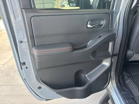 Used 2024 Nissan Frontier PRO-4X w/ Technology Package AWD/4WD image 12