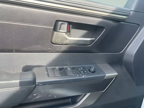 Used 2022 Toyota Tundra SR5 w/ SR5 Convenience Package image 18