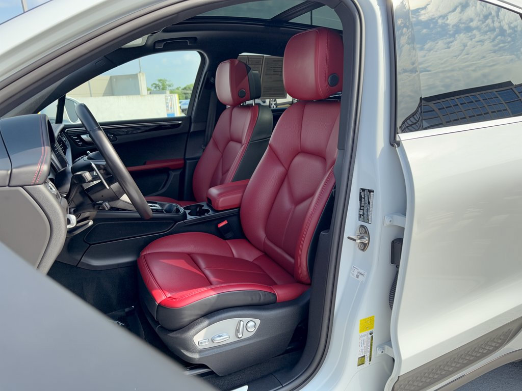 Certified 2024 Porsche Macan S AWD/4WD image 5