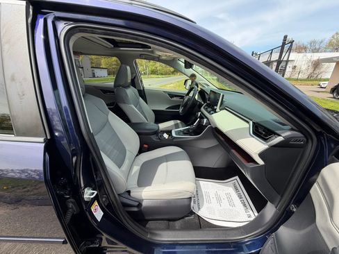 Used 2019 Toyota RAV4 Limited AWD/4WD image 13