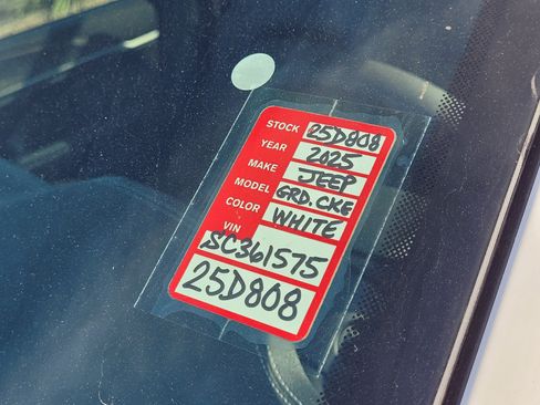 New 2025 Jeep Grand Cherokee Limited w/ Luxury Tech Group II image 20