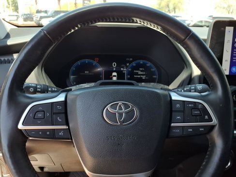 Used 2024 Toyota Grand Highlander AWD image 20