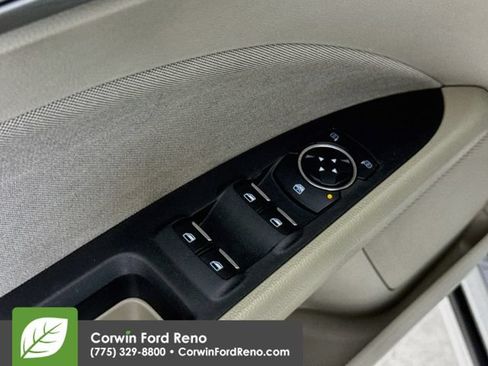 Used 2019 Ford Fusion SE FWD image 17