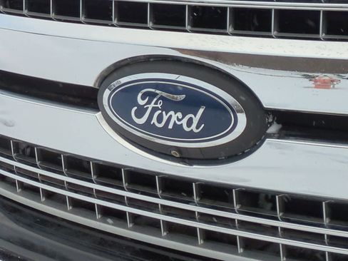 Used 2018 Ford F150 Lariat w/ Equipment Group 502A Luxury image 12