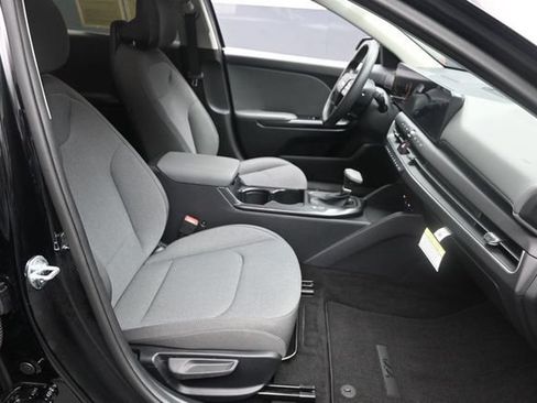 Used 2025 Kia K4 FWD image 26