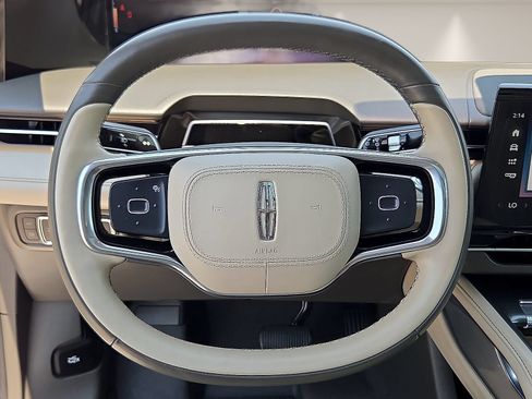 Certified 2025 Lincoln Nautilus Reserve AWD/4WD image 16