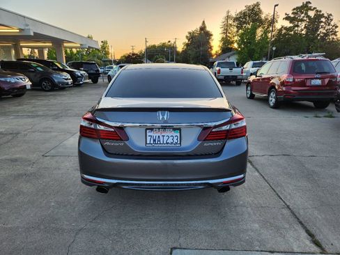 Used 2017 Honda Accord Sport image 4