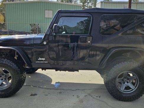 Used 2006 Jeep Wrangler Unlimited image 2