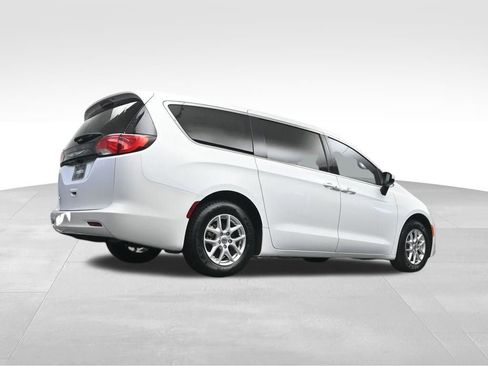 Used 2023 Chrysler Voyager LX FWD image 29