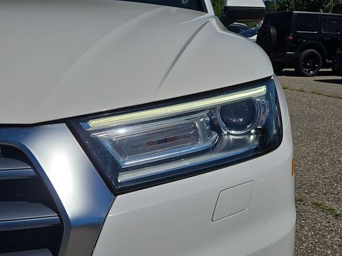Used 2019 Audi Q5 2.0T Premium w/ Convenience Package AWD/4WD image 10