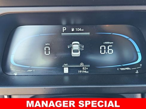 Used 2025 Hyundai Elantra SE image 18