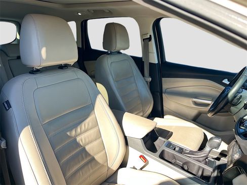 Used 2017 Ford Escape Titanium image 27