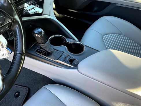 Used 2023 Toyota Camry SE image 15