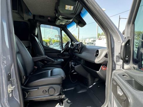 Used 2020 Mercedes-Benz Sprinter 2500 image 15