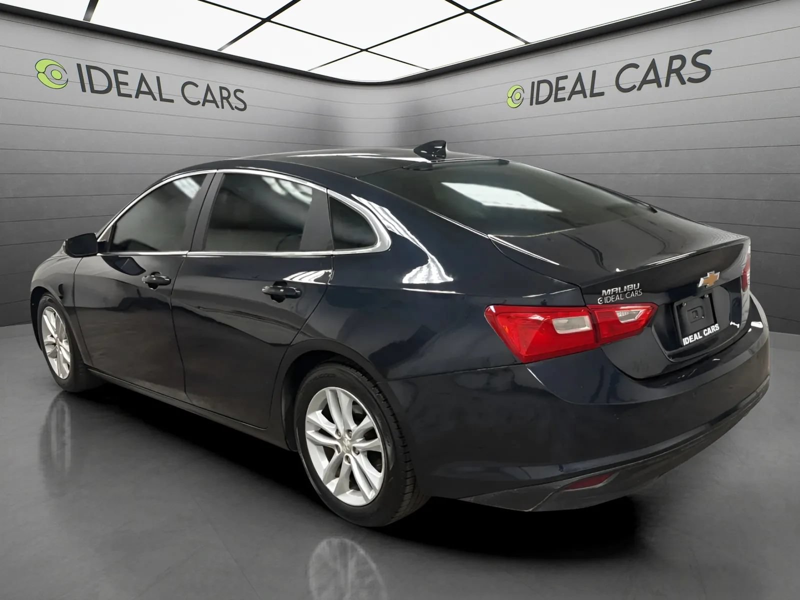 Used 2017 Chevrolet Malibu Hybrid w/ Leather Package FWD image 7