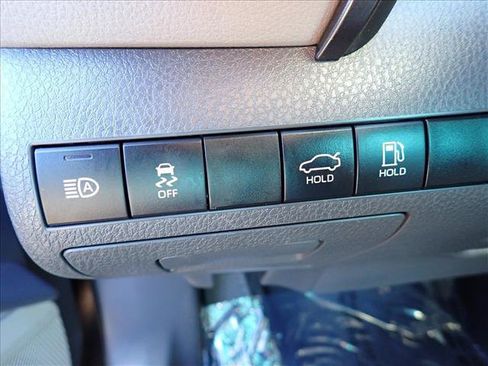 Used 2020 Toyota Camry SE FWD image 13