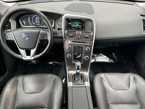 Used 2016 Volvo XC60 T5 Platinum image 3