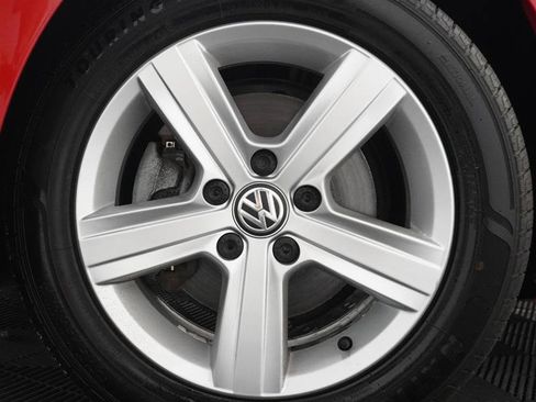 Used 2017 Volkswagen Golf Wolfsburg Edition FWD image 3