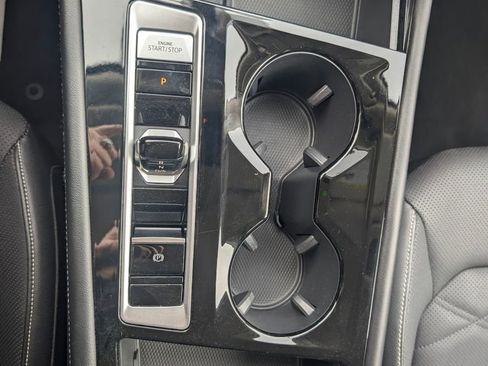 Used 2024 Volkswagen Atlas SE image 20