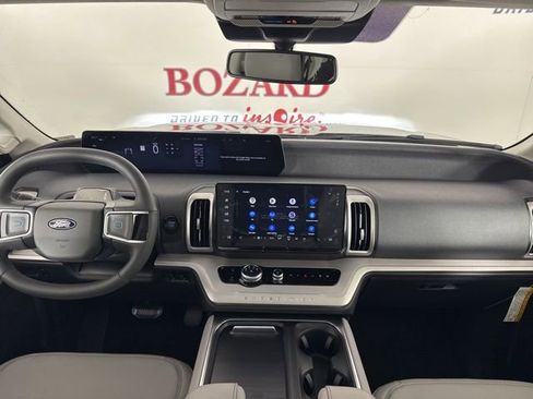 New 2025 Ford Expedition Active image 9