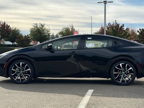 New 2026 Toyota Prius Plug-In Hybrid FWD image 9