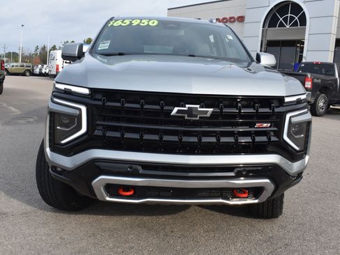 Used 2025 Chevrolet Suburban Z71 image 4