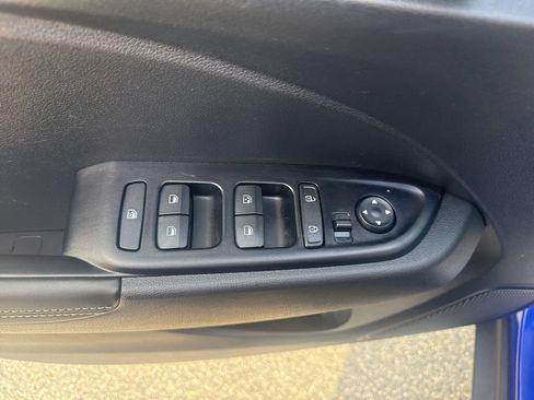 Used 2022 Hyundai Venue Limited FWD image 13